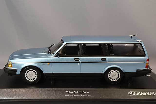 ミニチャンプス 1/18 ボルボ 240 GL ブレーク 1986 ブルーメタリック