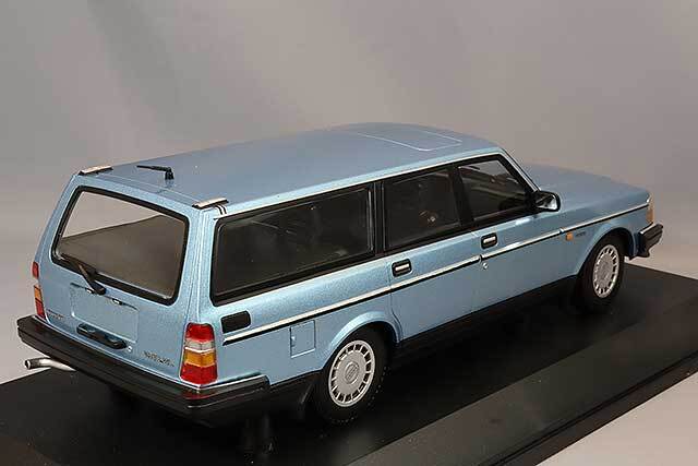 ミニチャンプス 1/18 ボルボ 240 GL ブレーク 1986 ブルーメタリック