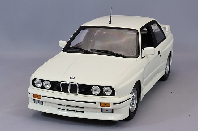 ミニチャンプス 1/18 BMW M3 (E30) 1987 ホワイト