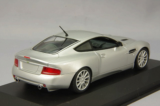 ミニチャンプス 1/43 アストンマーチン ヴァンキッシュ S 2004 シルバー