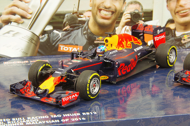 ミニチャンプス 1/43 レッドブル タグホイヤー RB12 2016 F1  