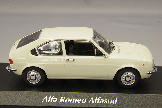 マキシチャンプス 1/43 アルファロメオ アルファスッド 1972 ホワイト  