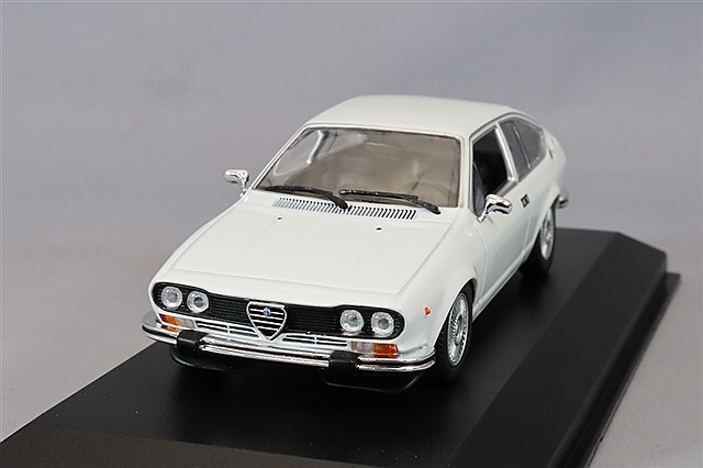 マキシチャンプス 1/43 アルファロメオ アルフェッタ GTV 1976 ホワイト