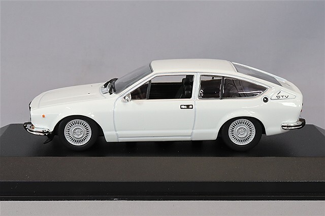 マキシチャンプス 1/43 アルファロメオ アルフェッタ GTV 1976 ホワイト
