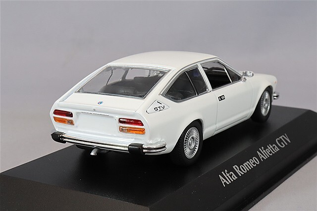 マキシチャンプス 1/43 アルファロメオ アルフェッタ GTV 1976 ホワイト