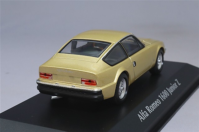 マキシチャンプス 1/43 アルファロメオ 1600 ジュニア Z (115) 1972-75