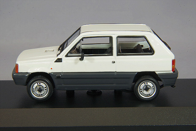 マキシチャンプス 1/43 フィアット パンダ 1980 クリーム