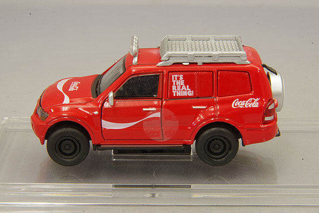 【超レア】三菱パジェロ生産記念　ケース 1/64 三菱 パジェロ 2nd Gen ブルーストライプ柄 LHD 限定生産品