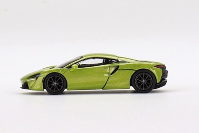 MINI GT マクラーレン アルトゥーラ　チェイス 1/64スケール MINI GT「マクラーレン・アルトゥーラ」(ボルカノ