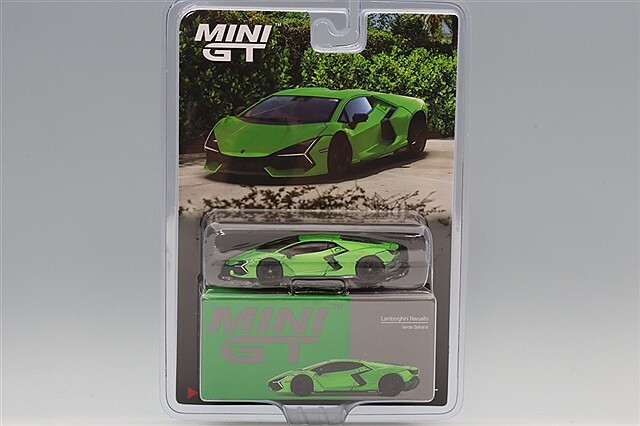 TSM ミニGT 1/64 ランボルギーニ レヴエルト ヴェルデセルヴァンス (左