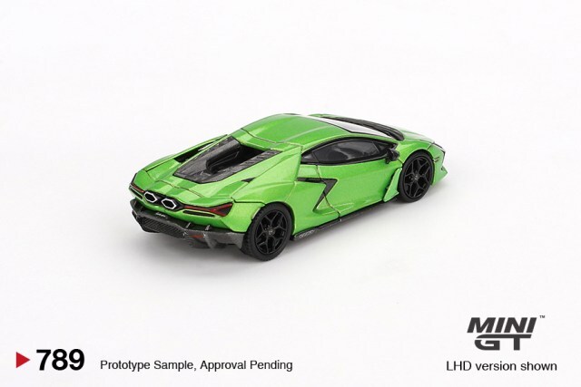 TSM ミニGT 1/64 ランボルギーニ レヴエルト ヴェルデセルヴァンス (左