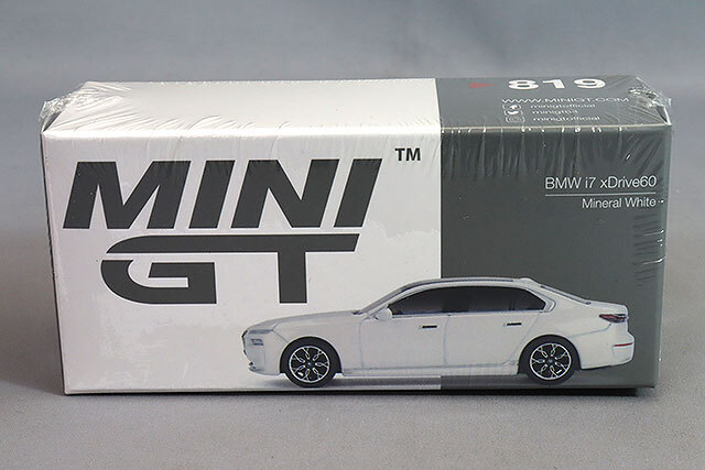 TSM ミニGT 1/64 BMW i7 xDrive60 ミネラルホワイト 右ハンドル