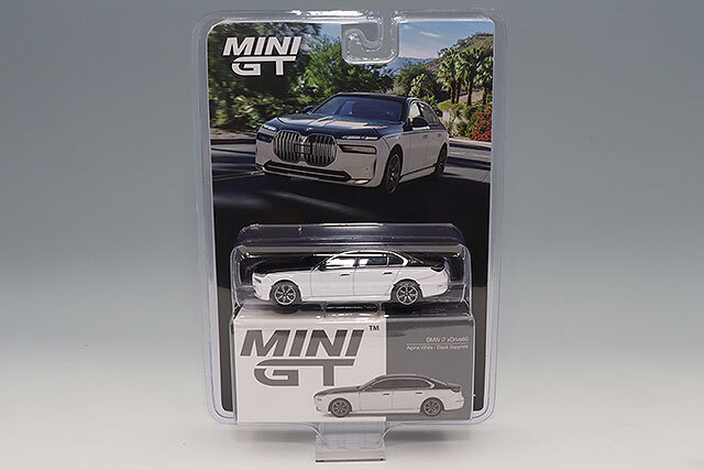 TSM ミニGT 1/64 BMW i7 xDrive60 アルピンホワイト/ブラック