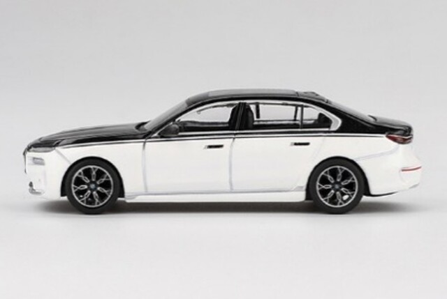TSM ミニGT 1/64 BMW i7 xDrive60 アルピンホワイト/ブラック