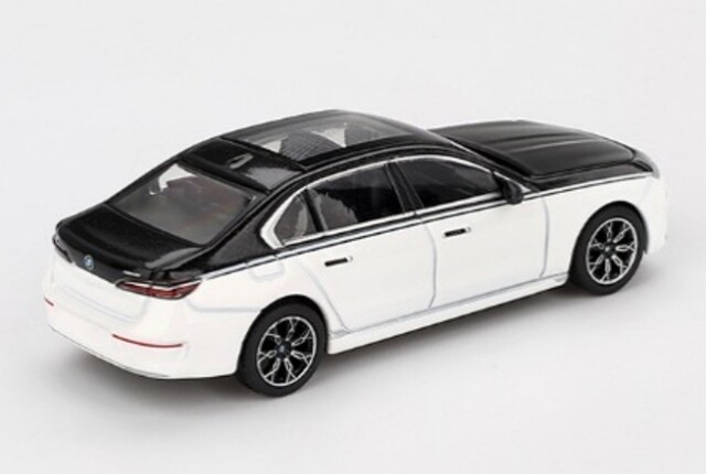TSM ミニGT 1/64 BMW i7 xDrive60 アルピンホワイト/ブラック