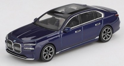 TSM ミニGT 1/64 BMW i7 xDrive60 タンザナイトブルーメタリック 左