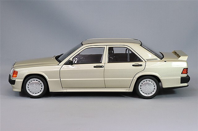 ノレブ 1/18 メルセデスベンツ 190E 2.3-16 1984 スモークシルバー