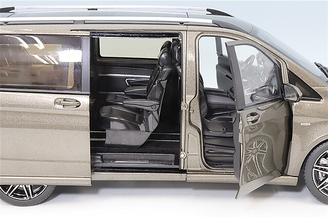 ノレブ 1/18 メルセデスベンツ Vクラス AMG 2018 インジウムグレー