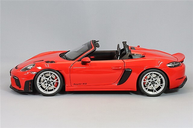 1/18 ポルシェ 718 スパイダー RS レッド Spyder