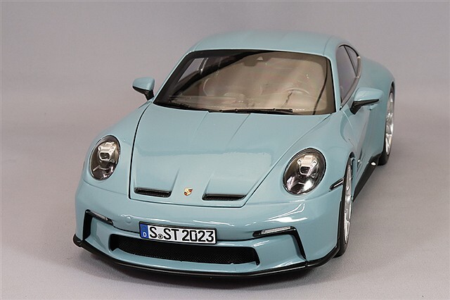 楽天 911 ポルシェ 1/18 ノレブ S/T マイセンブルー 2023 ミニカー
