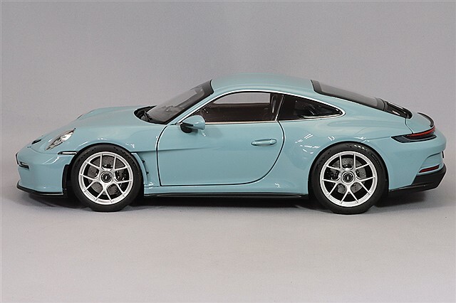 【一部予約販売中】 ノレブ 1/18 ポルシェ 911 S/T 2023 マイセンブルー ミニカー