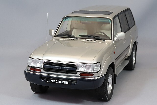 オットー 1/18 トヨタ ランドクルーザー HDJ80 1992 ベージュ 