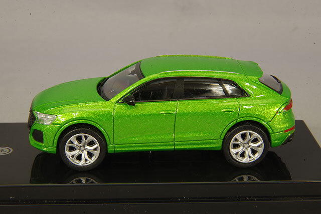 PARA64 1/64 アウディ RS Q8 Java 左ハンドル グリーン