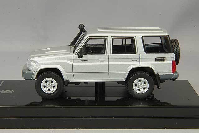 PARA64 1/64 トヨタ ランドクルーザー LC76 シルバーパール 左ハンドル
