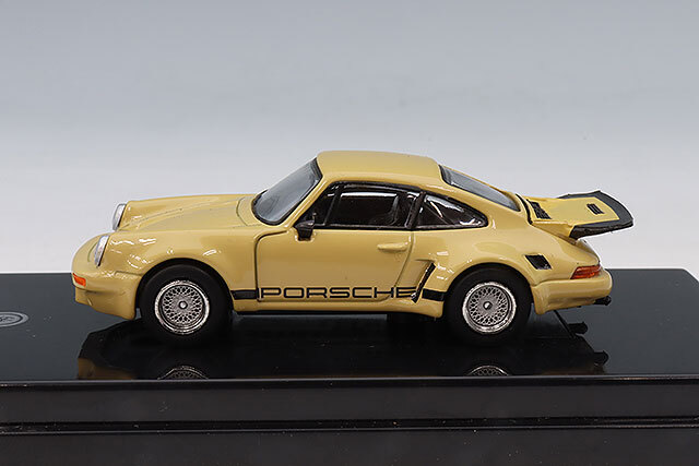PARA64 1/64 ポルシェ 911 カレラ RSR 3.0 サハラ ベージュ フォト
