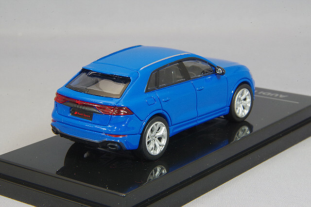 PARA64 1/64 アウディ RS Q8 ターボ ブルー 右ハンドル