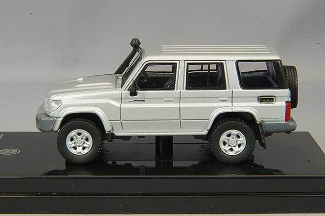 PARA64 1/64 トヨタ ランドクルーザー LC76 シルバーパール 右