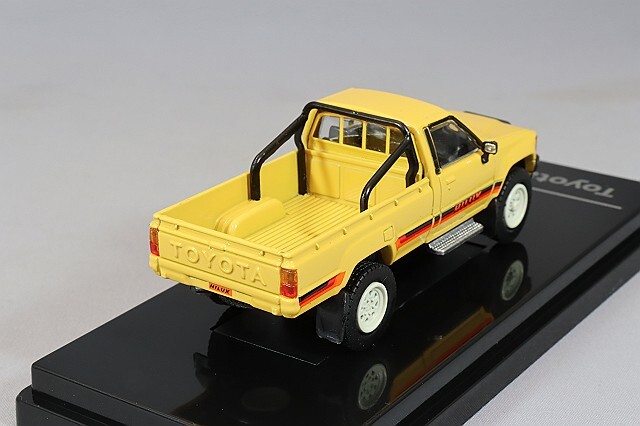 PARA64 1/64 トヨタ ハイラックス 1984 シングルキャブ イエロー 右