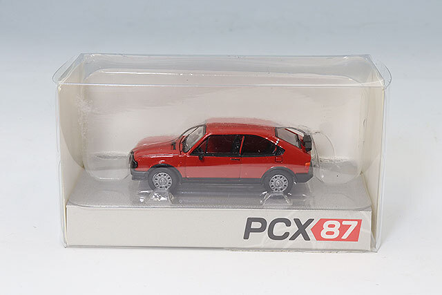 PCX87 1/87 アルファロメオ アルファスッド 1980 レッド