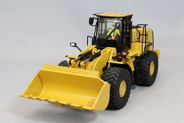 中古】(未使用・未開封品) ダイキャストマスター 1/50 Cat 977D  
