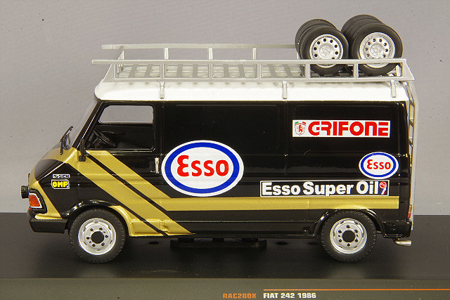 1/18 イクソ　フィアット 242 プジョー仕様　サポートカー イクソ 1/43 フィアット 242 アシスタントカー 