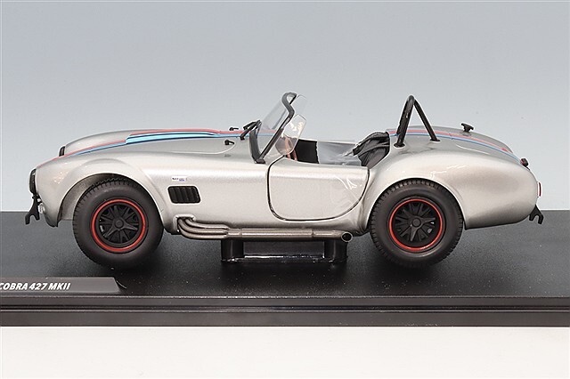 ソリド 1/18 シェルビー コブラ 427 Mk.II ソリドワークス 1965 シルバー