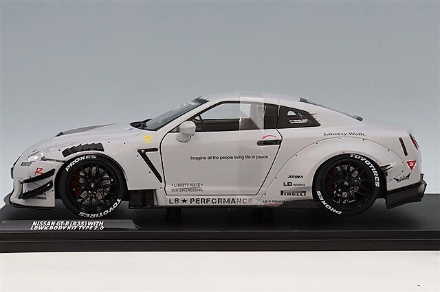 ソリド 1/18 日産 GT-R (R35) リバティーウォーク ボディキット タイプ ソリド 1/18 日産 GT-R (R35) リバティーウォーク ボディキット タイプ