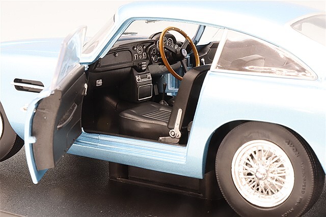 1/18 アストンマーティン DB5 1964 ブルー ソリド製ダイキャスト ソリド 1/18 アストンマーティン DB5 1964 ブルー