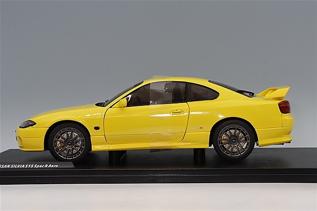 ソリド 1/18 日産 シルビア S15 spec R エアロ 1999 イエロー