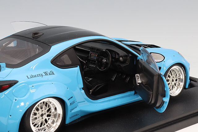 ソリド 1/18 トヨタ GR86 LBWK ボディキット 2024 ブルー