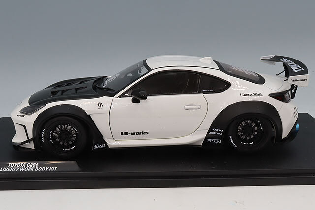 ソリド 1/18 トヨタ GR86 LBWK ボディキット 2024 ホワイト