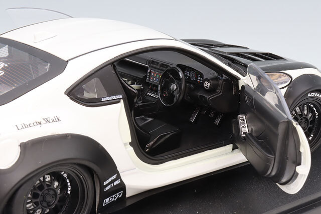 ソリド 1/18 トヨタ GR86 LBWK ボディキット 2024 ホワイト