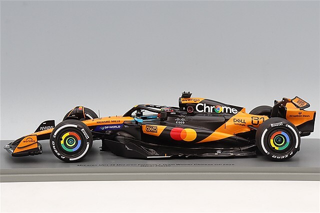 スパーク 1/18 マクラーレン F1チーム 2025 F1 中国GP ウィナー #81 O