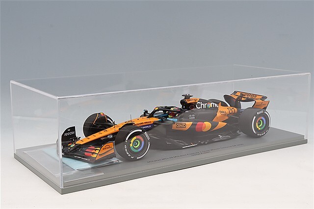 スパーク 1/18 マクラーレン F1チーム 2025 F1 中国GP ウィナー #81 O