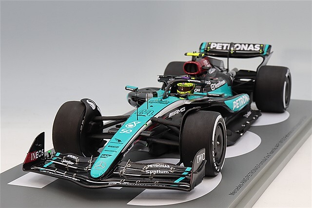 スパーク 1/18 メルセデス AMG ペトロナス F1チーム W15 E