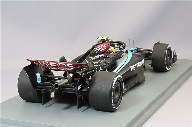 スパーク 1/18 メルセデス AMG ペトロナス F1チーム W15 E 