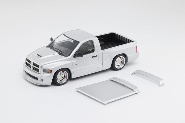 ☆予約品☆ SHOOM64 MODEL 1/64 ダッジ ラム SRT-10 シルバー