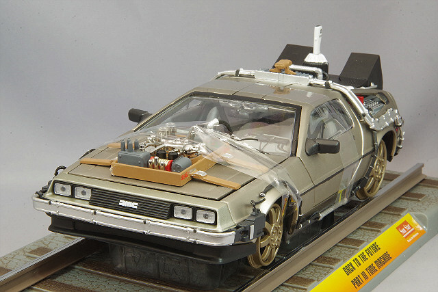 サンスター 1/18 デロリアン DMC 12  