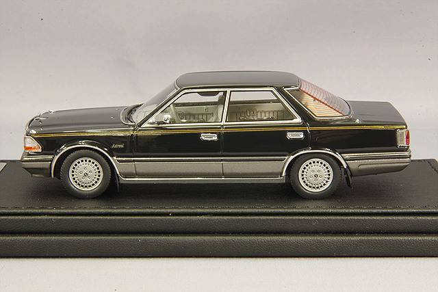 イグニッションモデルxトミーテック 1/43 日産 グロリア Y30 アスト 