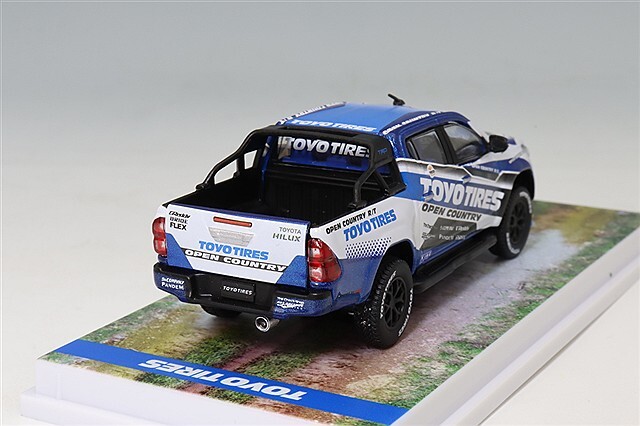 Tarmac 1/64 トヨタ ハイラックス トーヨータイヤ